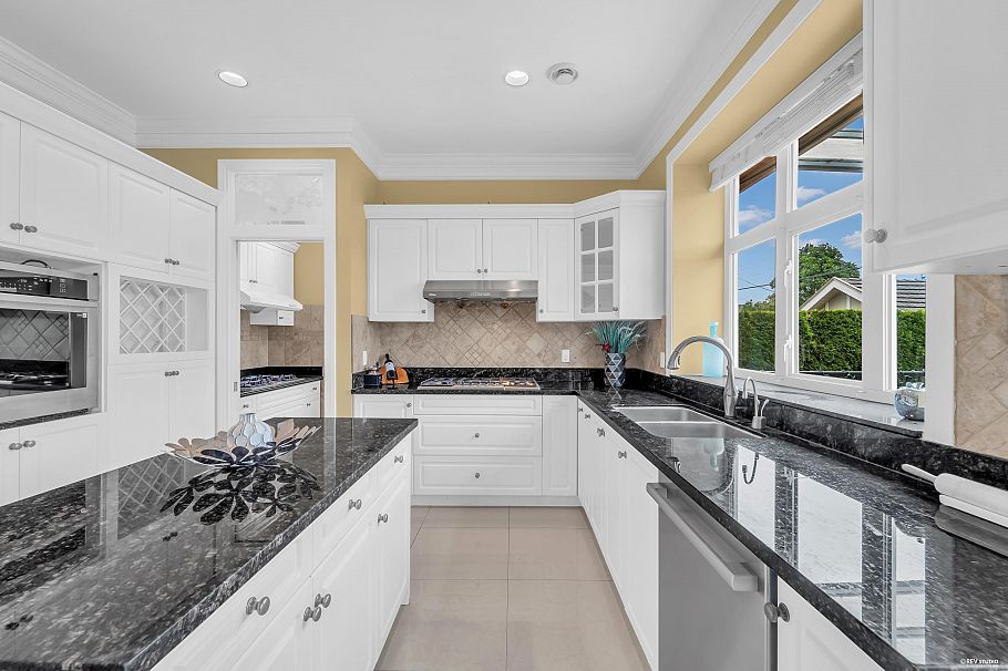 2498 W 22nd Avenue Vancouver, BC - 16