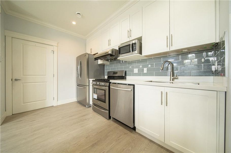 2216 Mannering Avenue Vancouver, BC - 13