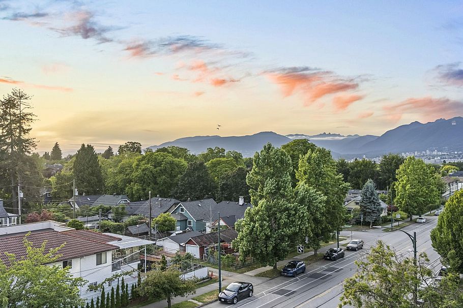 408 2408 Grant Street Vancouver, BC - 31