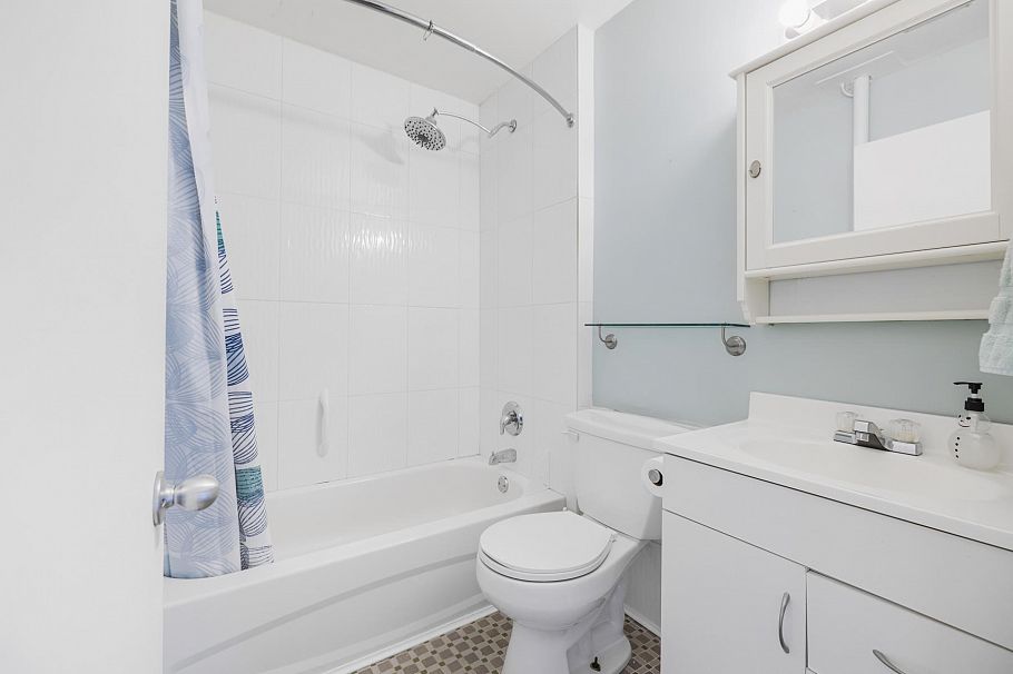 205 1695 W 10th Avenue Vancouver, BC - 18