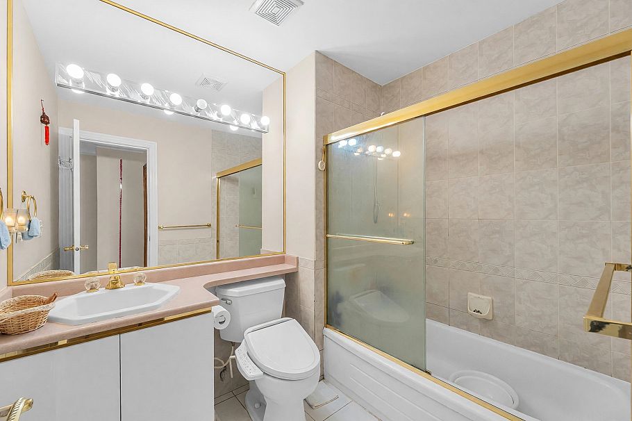 2498 W 22nd Avenue Vancouver, BC - 34