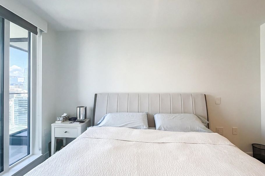 3202 1111 Richards Street Vancouver, BC - 32