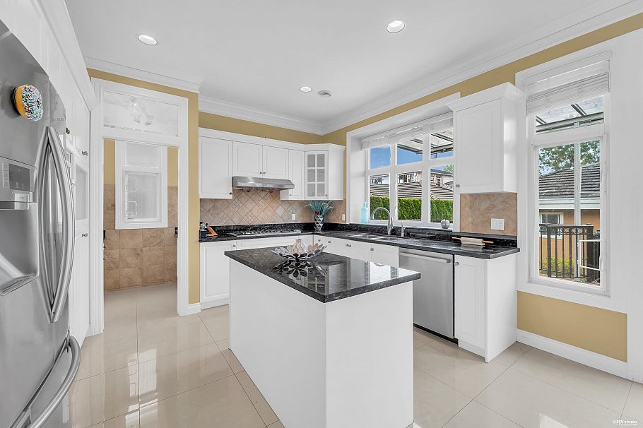 2498 W 22nd Avenue Vancouver, BC - 15