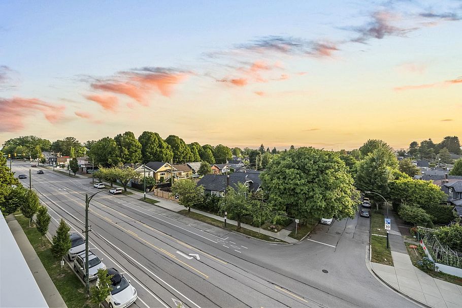 408 2408 Grant Street Vancouver, BC - 30