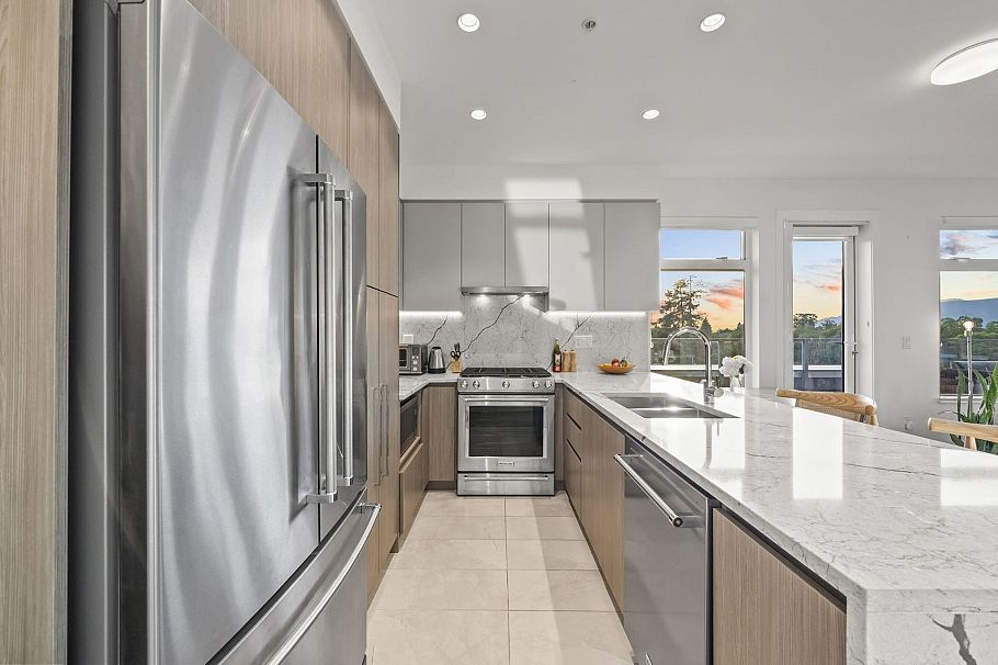 408 2408 Grant Street Vancouver, BC - 10