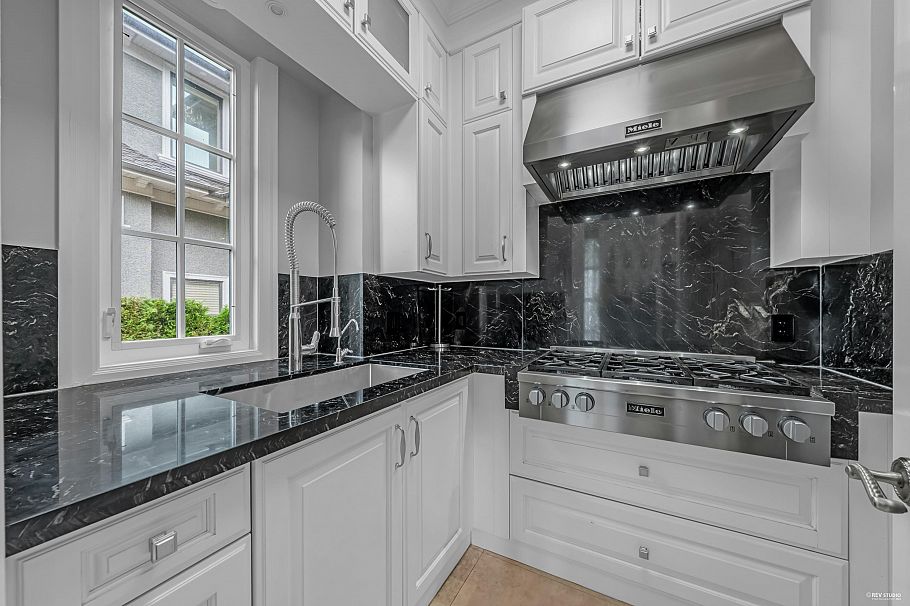 6011 Adera Street Vancouver, BC - 20