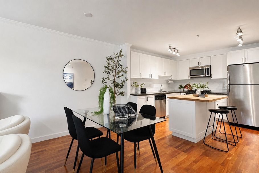 3681 W 12th Avenue Vancouver, BC - 5