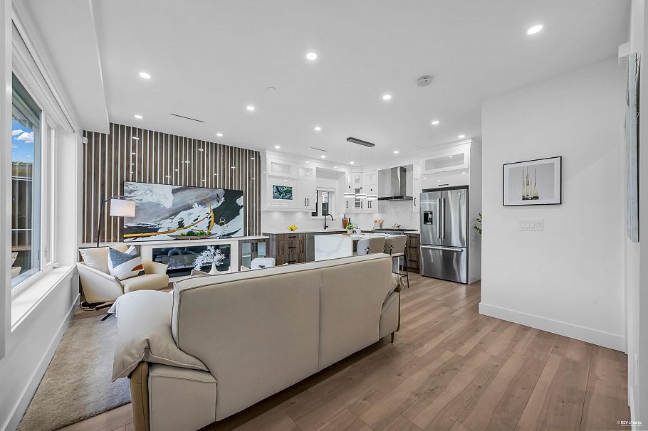 2 3344 Adanac Street Vancouver, BC - 21