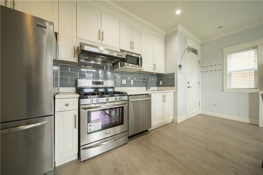 2216 Mannering Avenue Vancouver, BC - 16