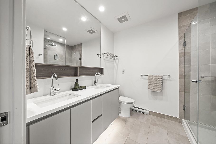408 2408 Grant Street Vancouver, BC - 18