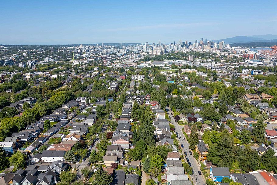 2053 Charles Street Vancouver, BC - 27