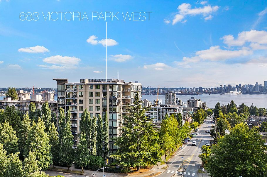 306 683 W Victoria Park North Vancouver, BC - 1