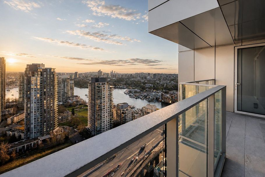 3209 1480 Howe Street Vancouver, BC - 4