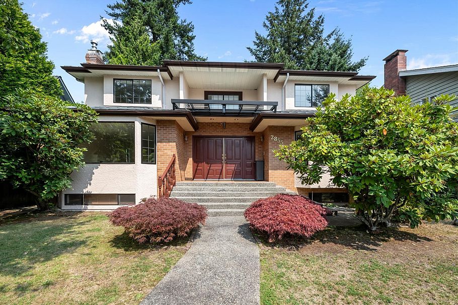 2855 W 37th Avenue Vancouver, BC - 1