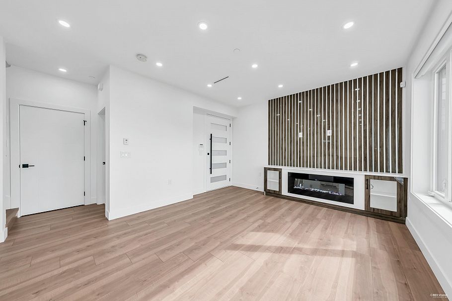 2 3344 Adanac Street Vancouver, BC - 4