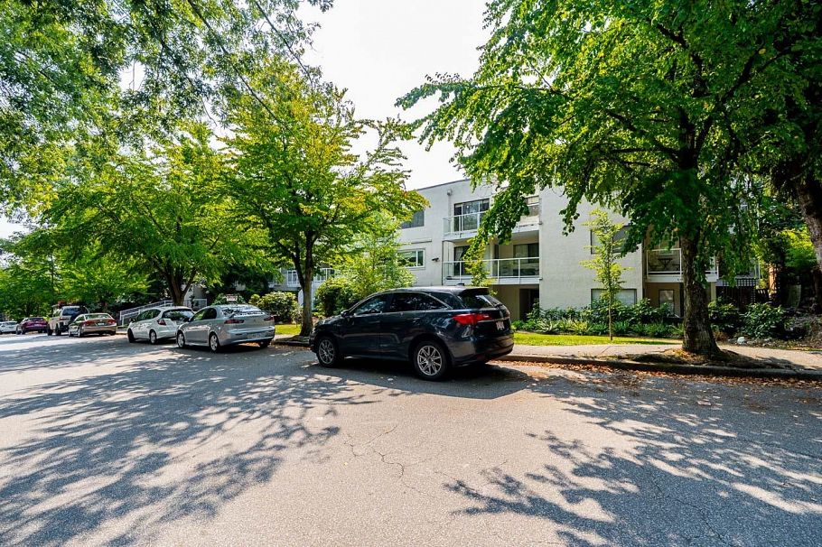 302 830 E. 7th Avenue Vancouver, BC - 24