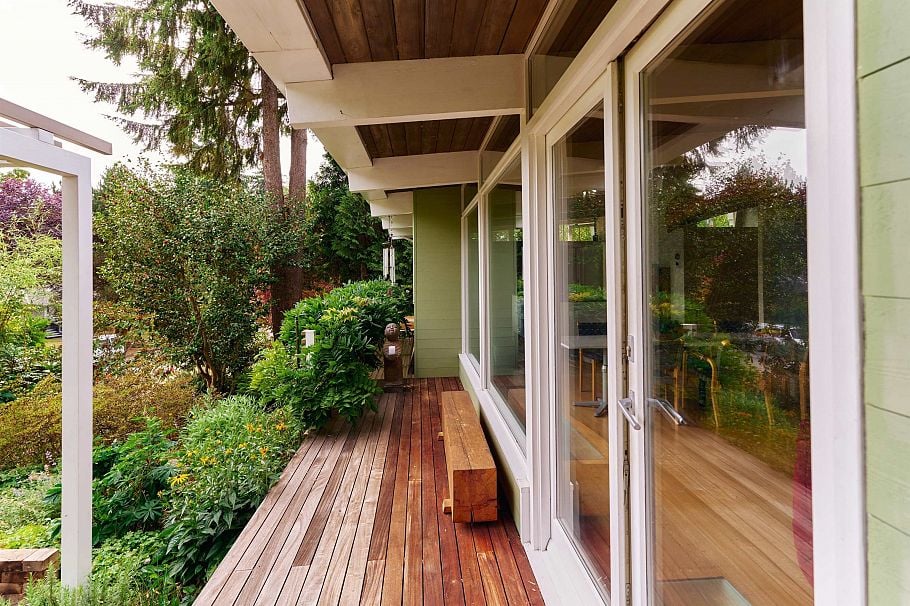 1715 W 68th Avenue Vancouver, BC - 31