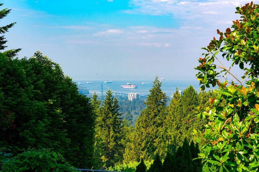 545 E Kings Road North Vancouver, BC - 25