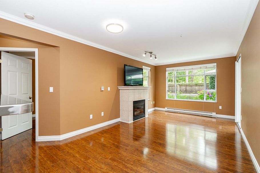 103 3625 Windcrest Drive North Vancouver, BC - 4