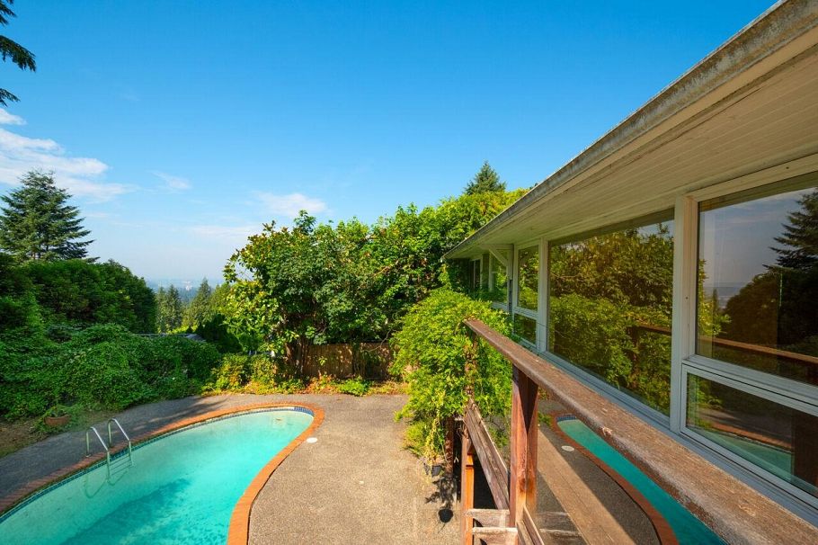 545 E Kings Road North Vancouver, BC - 22