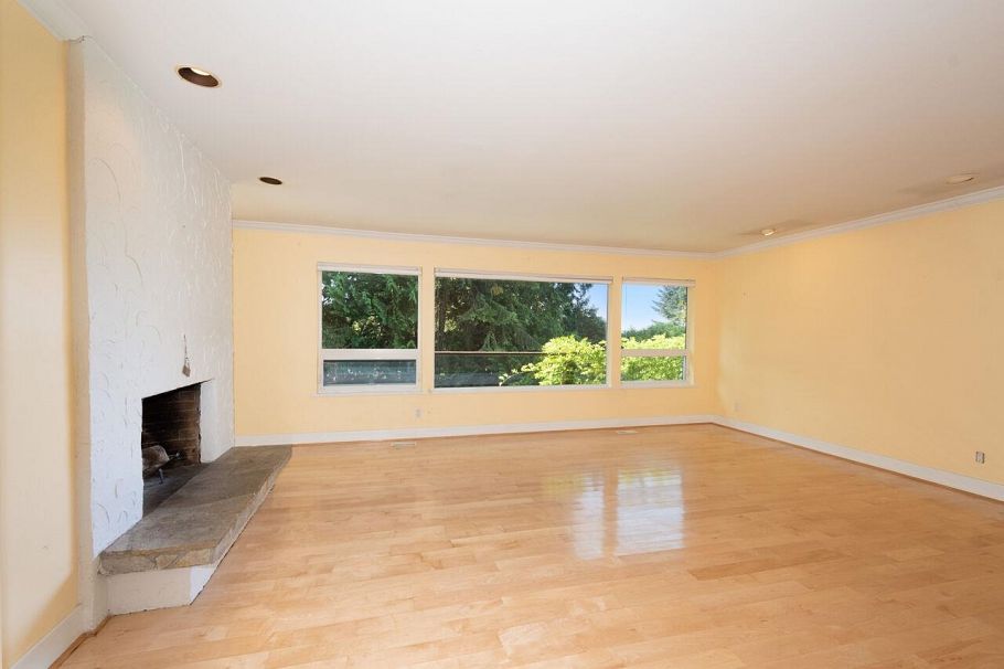 545 E Kings Road North Vancouver, BC - 6