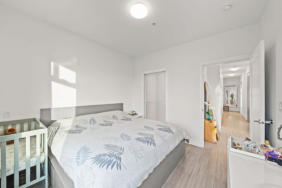 408 2408 Grant Street Vancouver, BC - 11