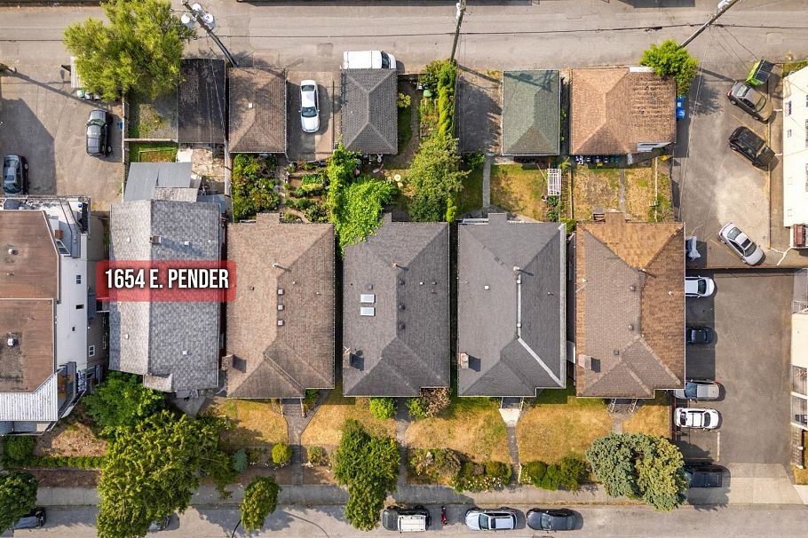 1654 E East Pender Street Vancouver, BC - 2