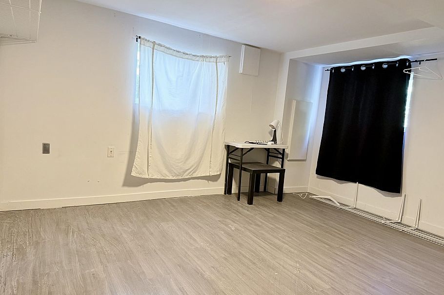 1654 E East Pender Street Vancouver, BC - 3