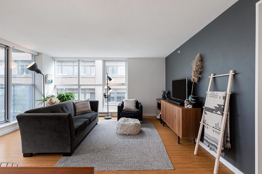 601 168 Powell Street Vancouver, BC - 2