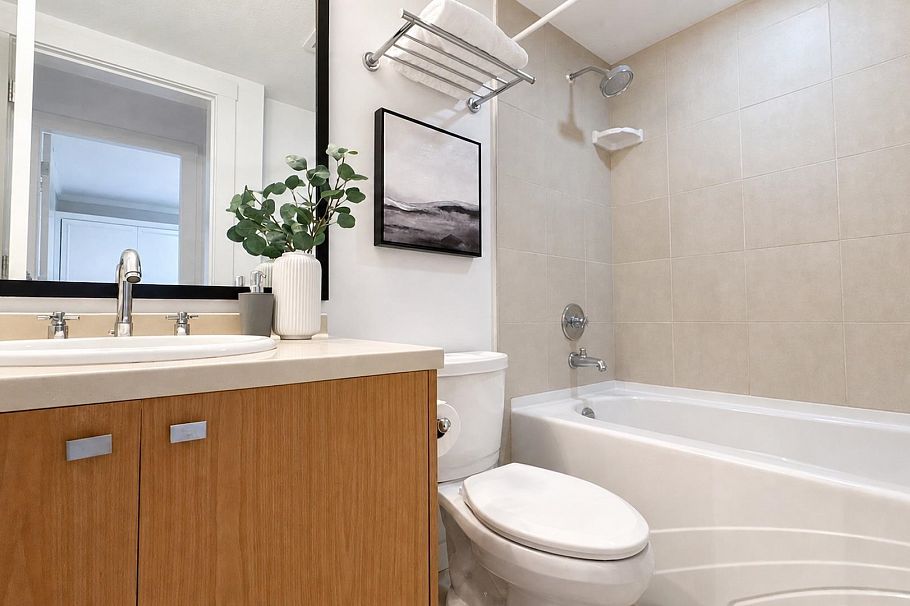 3681 W 12th Avenue Vancouver, BC - 15