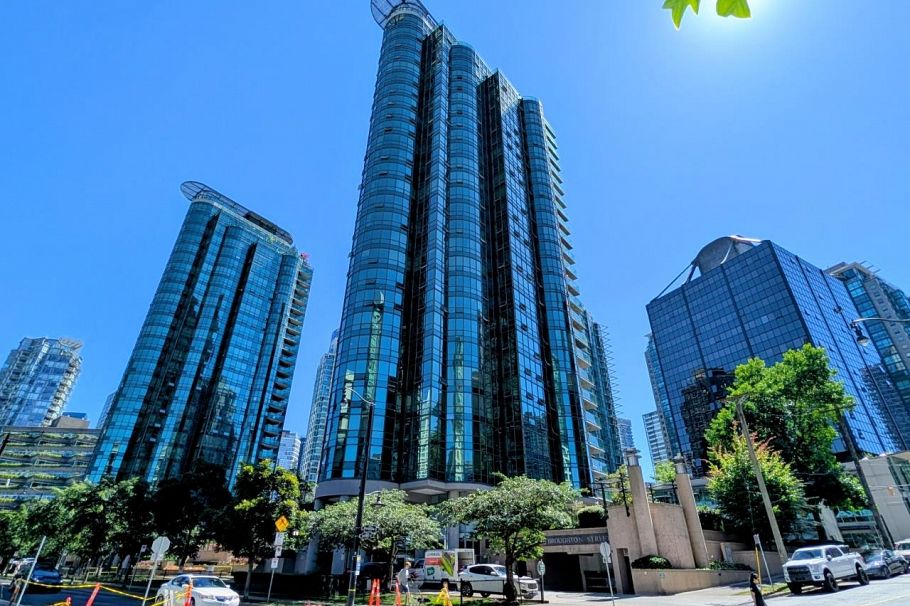 202 588 Broughton Street Vancouver, BC - 1