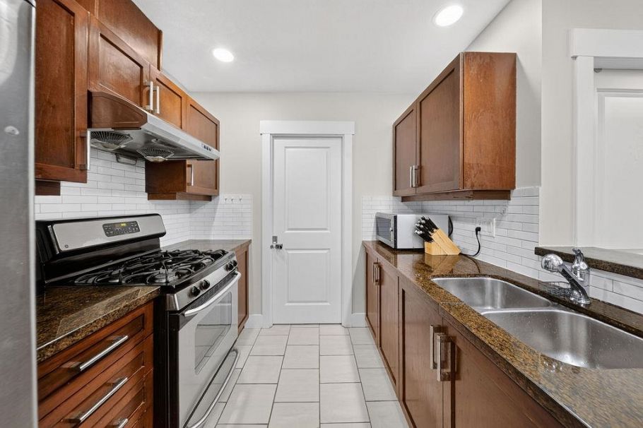 407 6328 Larkin Drive Vancouver, BC - 12