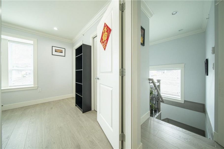 2216 Mannering Avenue Vancouver, BC - 11