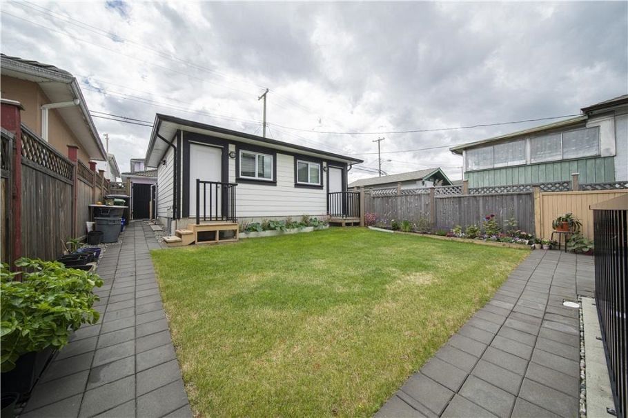 2216 Mannering Avenue Vancouver, BC - 2