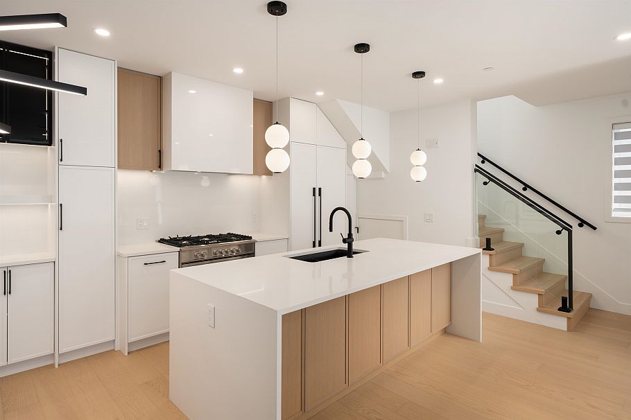 1 5969 Granville Street Vancouver, BC - 8