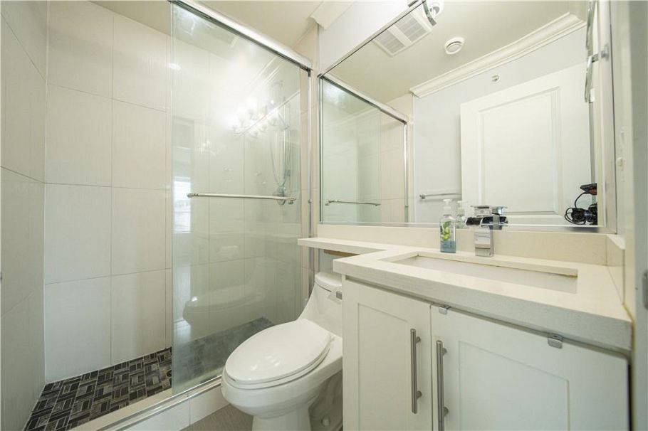2216 Mannering Avenue Vancouver, BC - 26