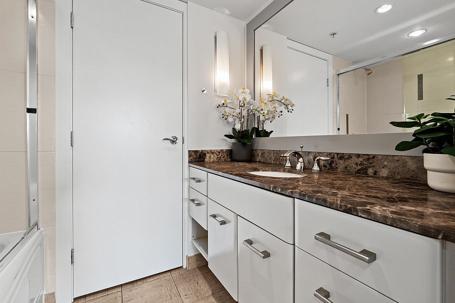 306 683 W Victoria Park North Vancouver, BC - 17