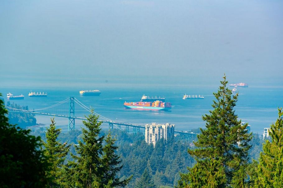 545 E Kings Road North Vancouver, BC - 26