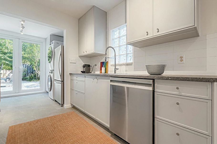 2053 Charles Street Vancouver, BC - 10