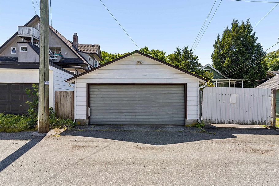 461 W 18th Avenue Vancouver, BC - 29