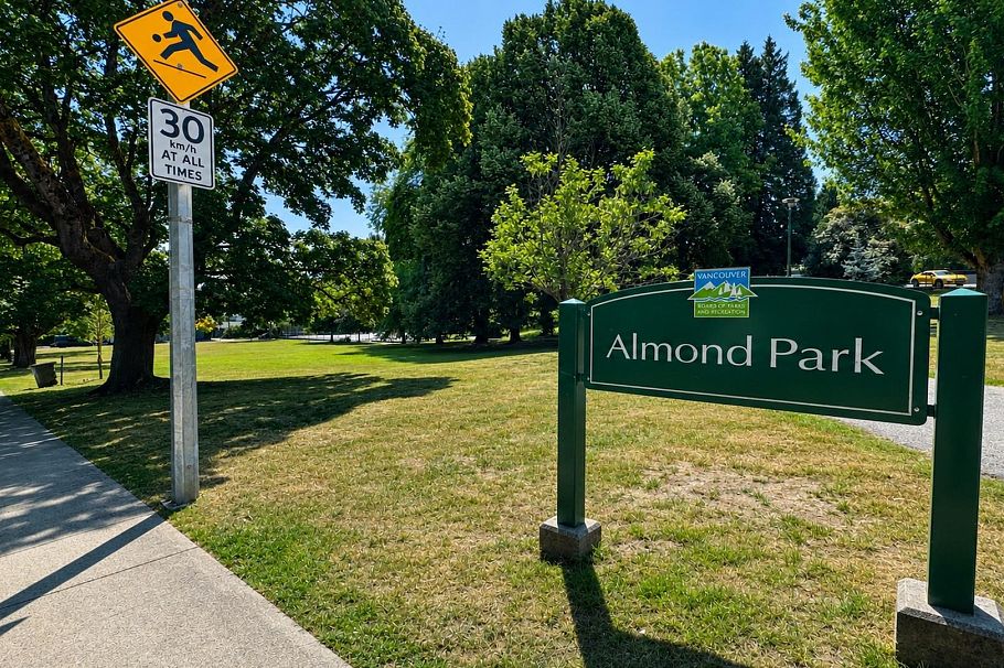 3681 W 12th Avenue Vancouver, BC - 17