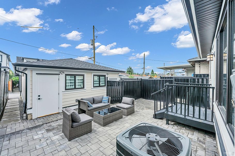 2 3344 Adanac Street Vancouver, BC - 27