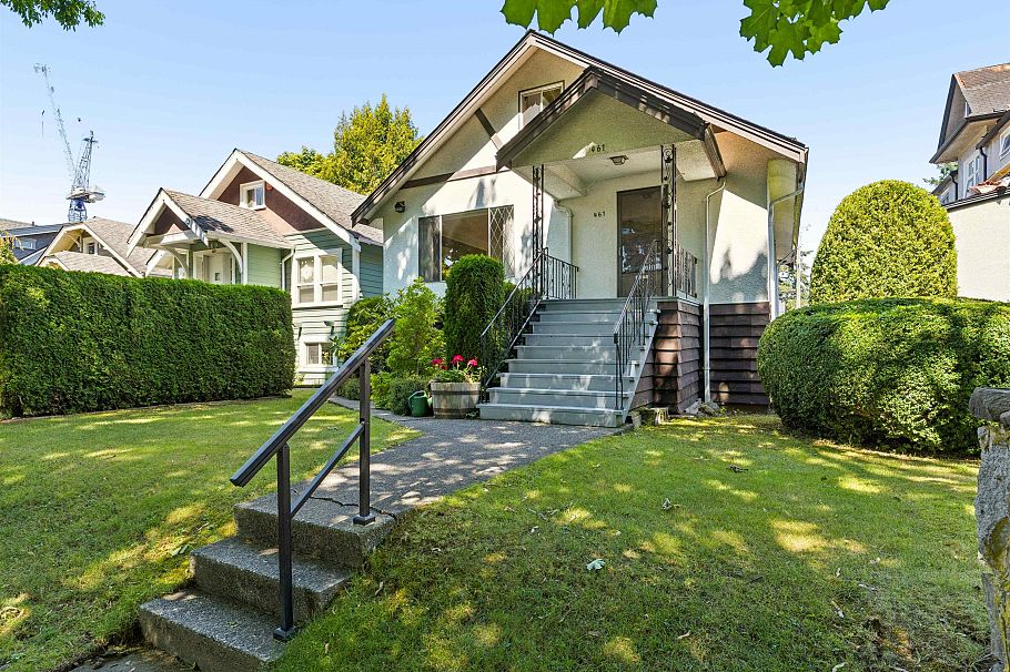 461 W 18th Avenue Vancouver, BC - 1