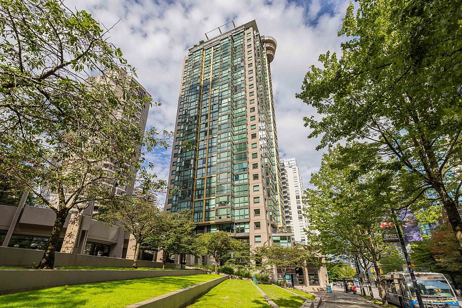 411 1367 Alberni Street Vancouver, BC - 2
