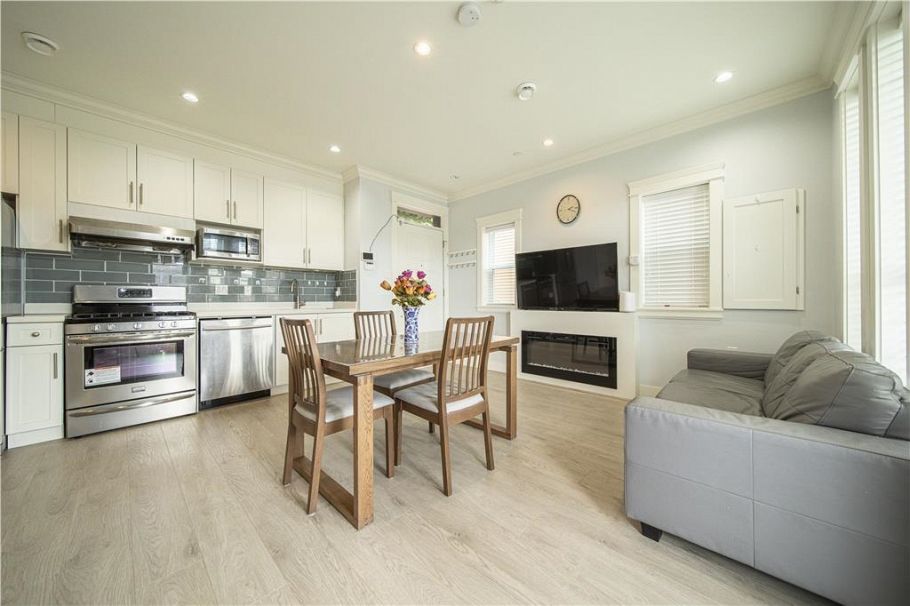 2216 Mannering Avenue Vancouver, BC - 12