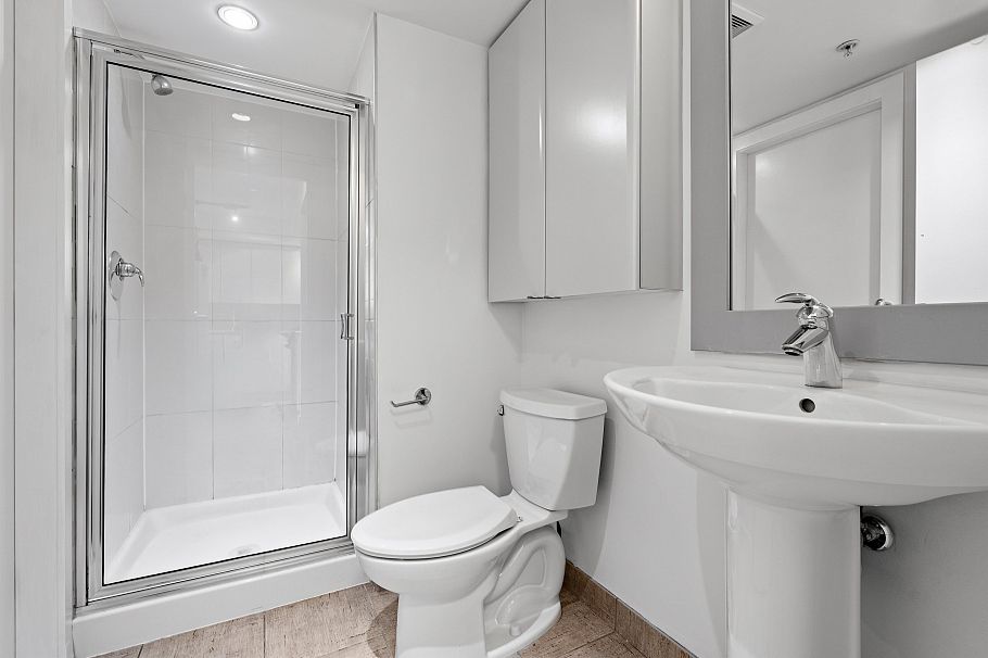 306 683 W Victoria Park North Vancouver, BC - 20