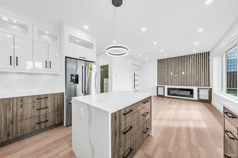 2 3344 Adanac Street Vancouver, BC - 9