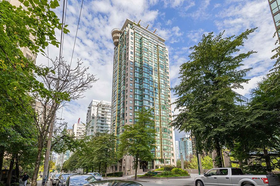411 1367 Alberni Street Vancouver, BC - 1
