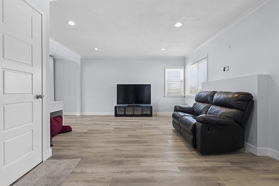 45 Renfrew Street Vancouver, BC - 3