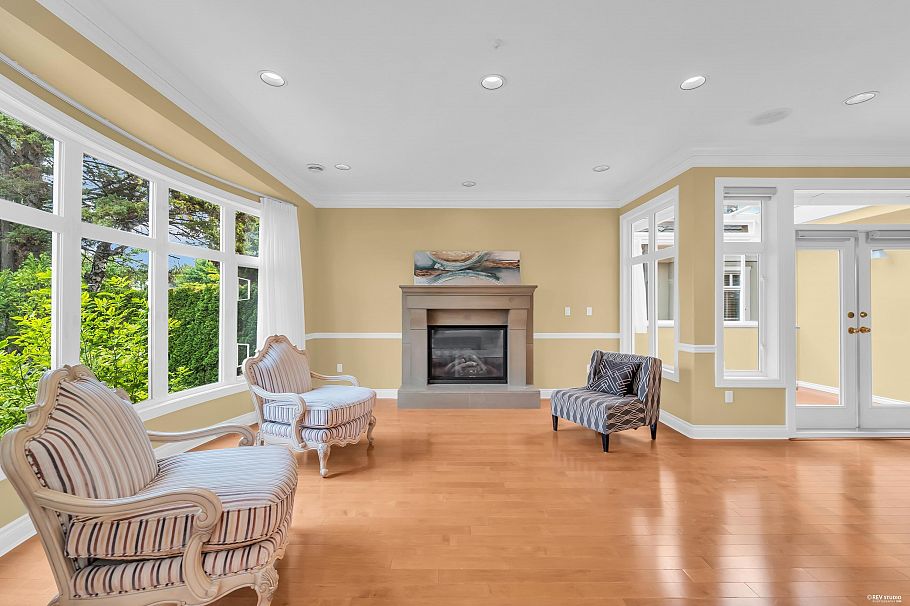 2498 W 22nd Avenue Vancouver, BC - 2
